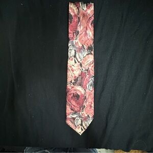 Elegant Rose Patterned Tie